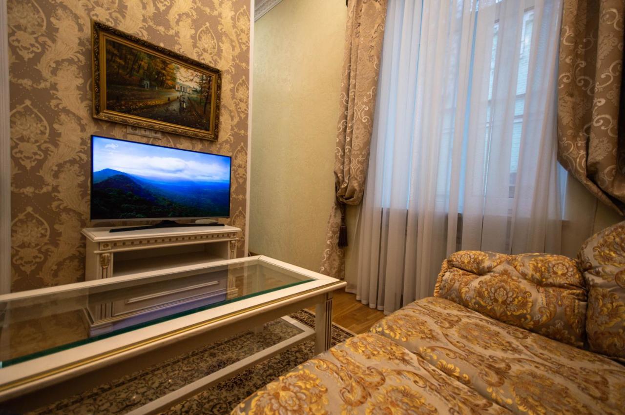 Kyiv Classic Apartment Buitenkant foto