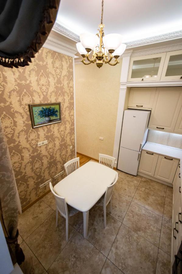 Kyiv Classic Apartment Buitenkant foto