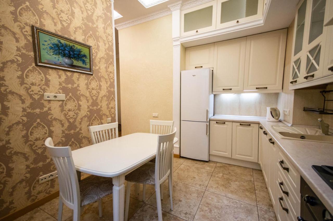 Kyiv Classic Apartment Buitenkant foto