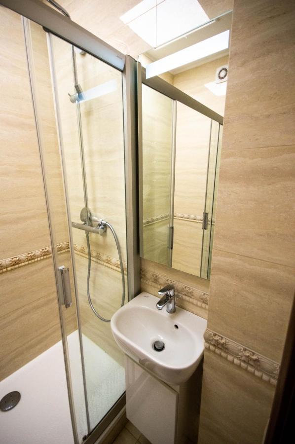 Kyiv Classic Apartment Buitenkant foto